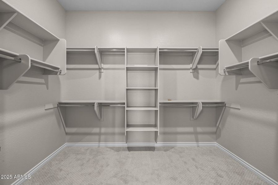 30)MASTER CLOSET