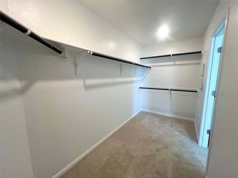 Spacious, unfurnished interior of a new home in Porter Country, Buda (Image 10).