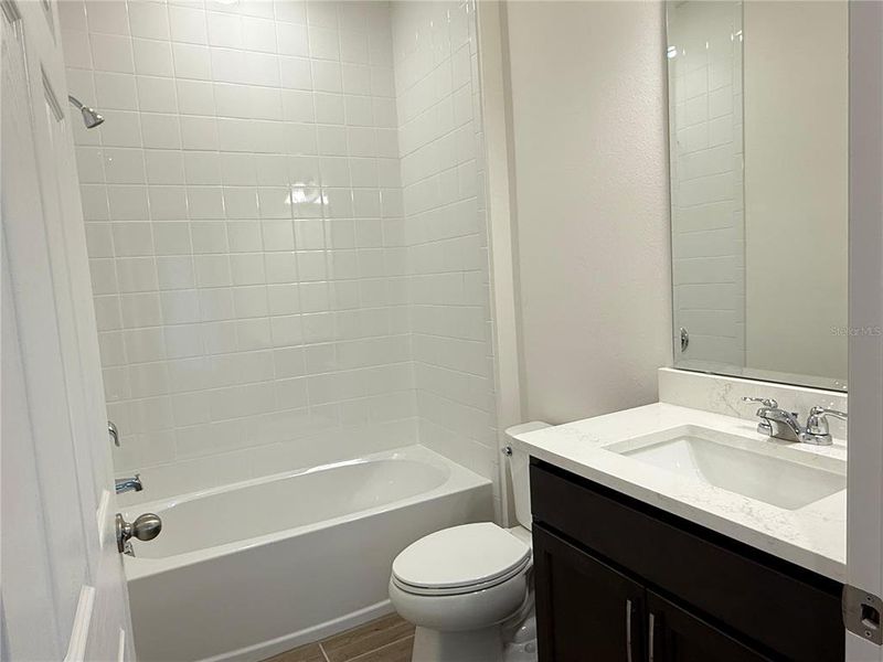 Furnished interior view inside a new home in Ridgeview, Clermont (Image 6).