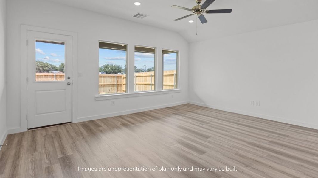 Spacious, unfurnished interior of a new home in Terra Vista, Lubbock (Image 11).