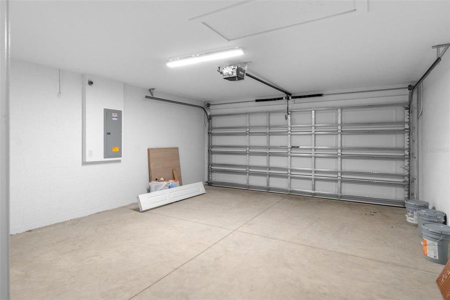 Spacious, unfurnished interior of a new home in , Brooksville (Image 18).