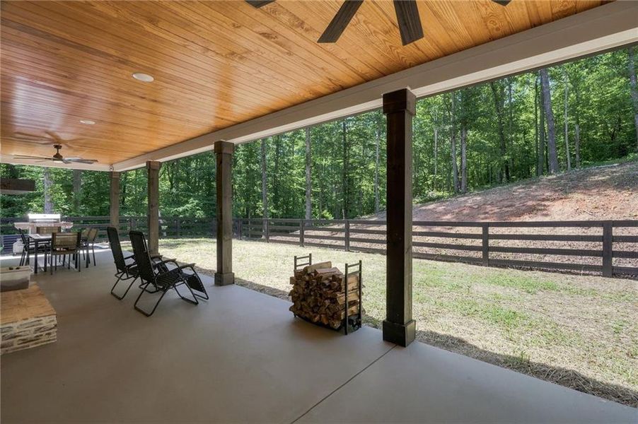 Community amenities in , Jasper (Image 40).