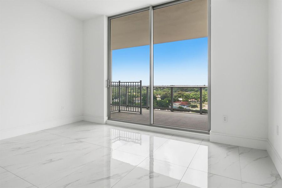 220-LAKESHORE-DRIVE-804-33403-035 220-LAKESHORE-DRIVE-804-33403-035