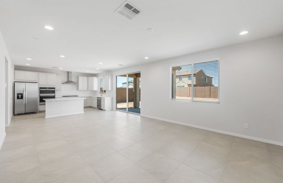 Spacious, unfurnished interior of a new home in Soleo, San Tan Valley (Image 21).