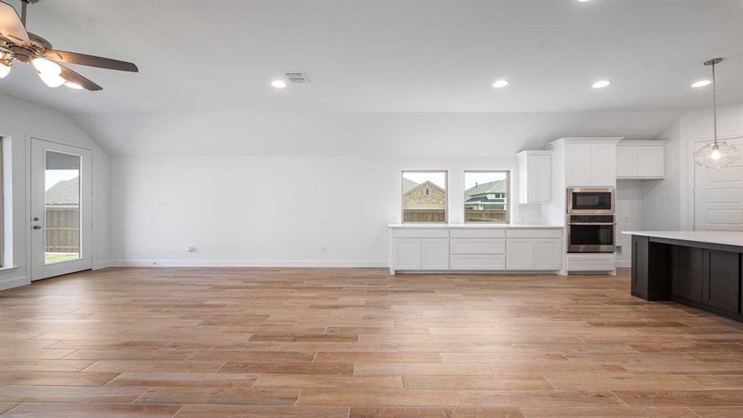 Spacious, unfurnished interior of a new home in Reunion 50', Rhome (Image 14). Spacious, unfurnished interior of a new home in Reunion 50', Rhome (Image 14).