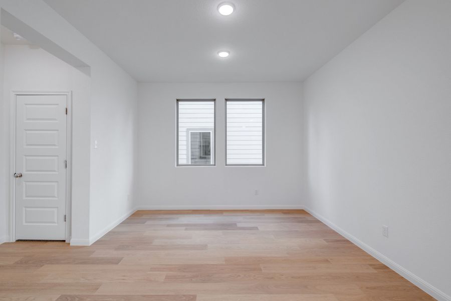 Spacious, unfurnished interior of a new home in Trinity Ranch, Elgin (Image 17).