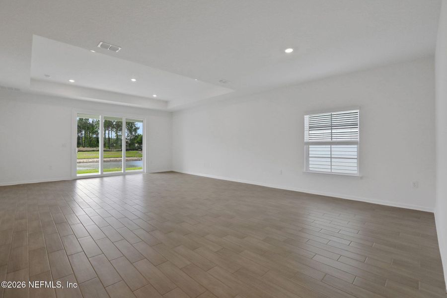 Spacious, unfurnished interior of a new home in Amberly, Green Cove Springs (Image 20).