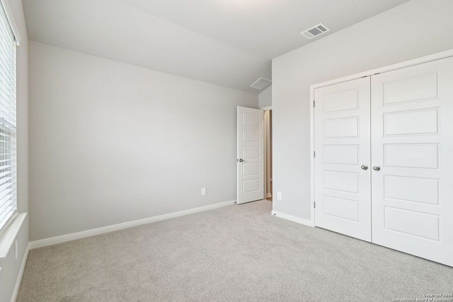Spacious, unfurnished interior of a new home in Arcadia Ridge - Classic Series, San Antonio (Image 43).