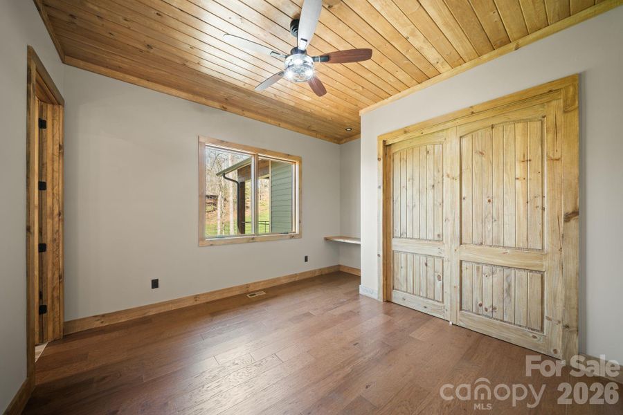 Spacious, unfurnished interior of a new home in , Burnsville (Image 21).