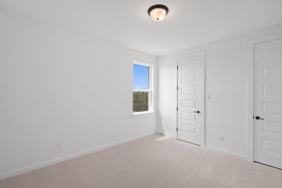 Spacious, unfurnished interior of a new home in Wolf Ranch, Georgetown (Image 45).
