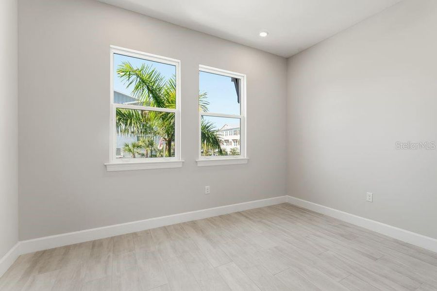 Spacious, unfurnished interior of a new home in Seahaven, Punta Gorda (Image 11).