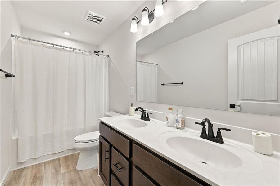 Furnished interior view inside a new home in Sweetbay Farm, Lawrenceville (Image 12).