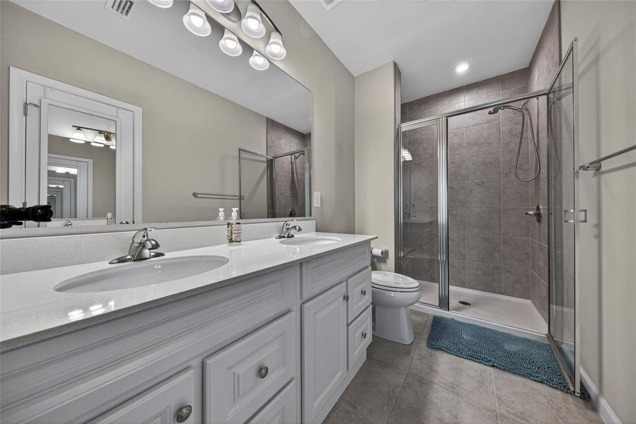 Furnished interior view inside a new home in , Port St. Lucie (Image 20).