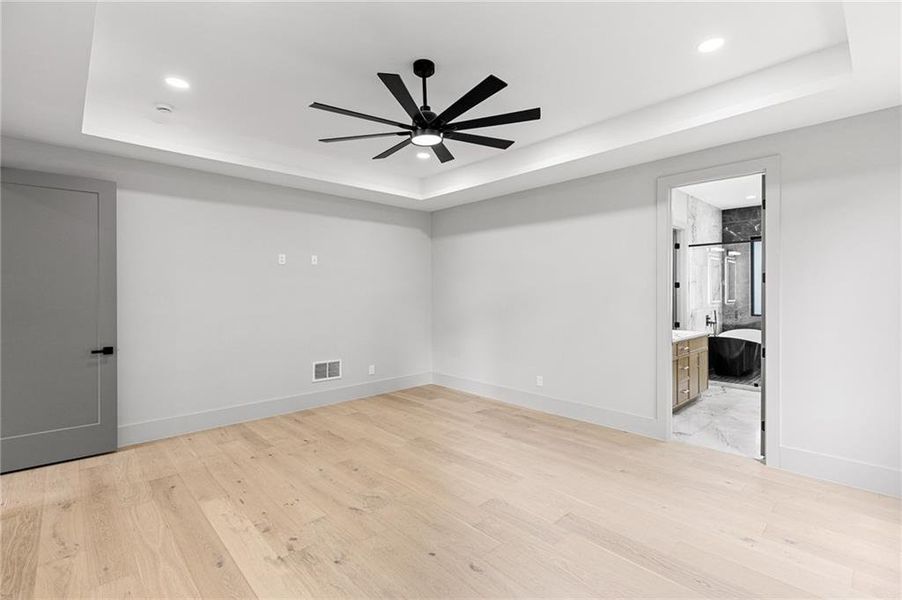 Spacious, unfurnished interior of a new home in , Lawrenceville (Image 79).