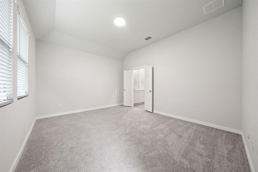 Spacious, unfurnished interior of a new home in , Princeton (Image 17).