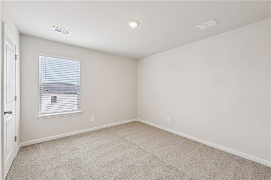 Spacious, unfurnished interior of a new home in Hawthorne Station, College Park (Image 29).