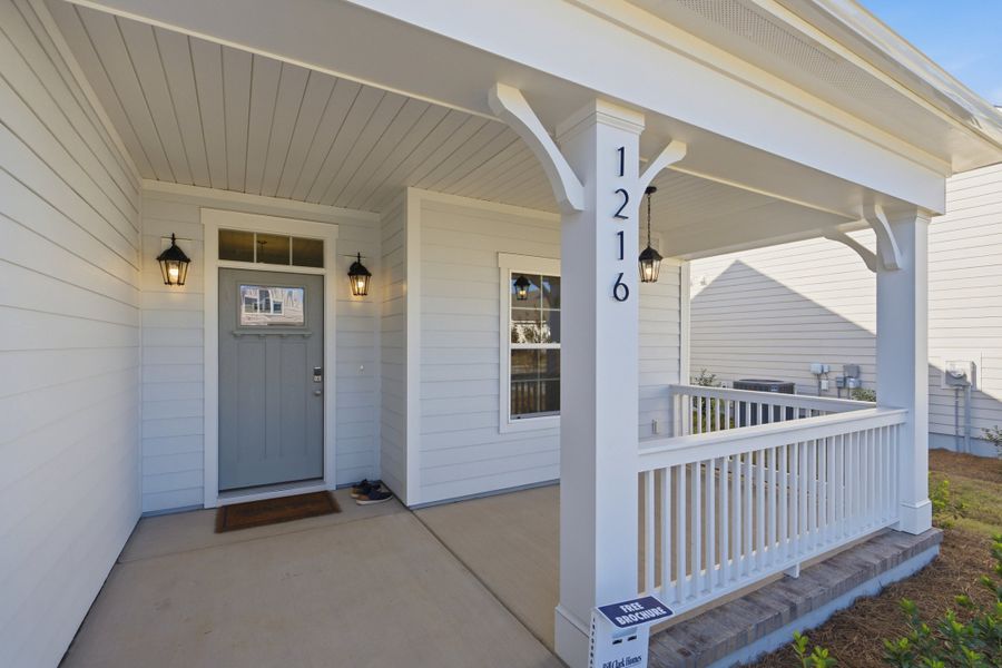 Exterior details and patio area of a home in Sidbury Landing, Wilmington (Image 23).