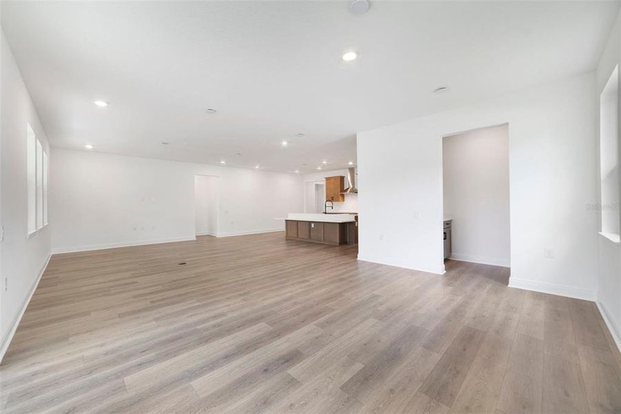 Spacious, unfurnished interior of a new home in Acuera Estates, Apopka (Image 23).