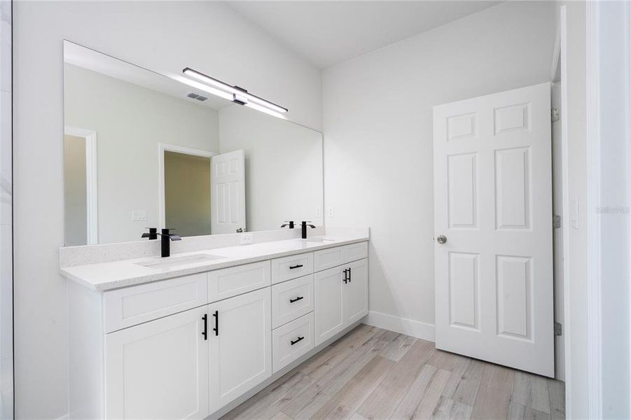 Spacious, unfurnished interior of a new home in , Citrus Springs (Image 16).