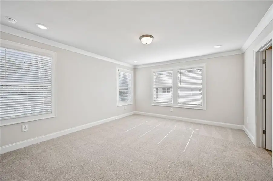 Spacious, unfurnished interior of a new home in , Lawrenceville (Image 39).