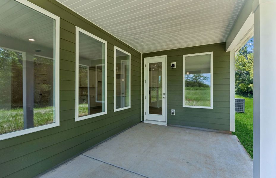Exterior details and patio area of a home in Glenview Farms, Murfreesboro (Image 36).