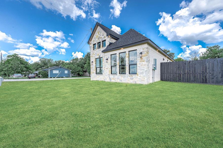 Exterior details and patio area of a home in , Needville (Image 24).