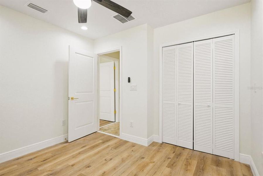 Spacious, unfurnished interior of a new home in , Tampa (Image 32).