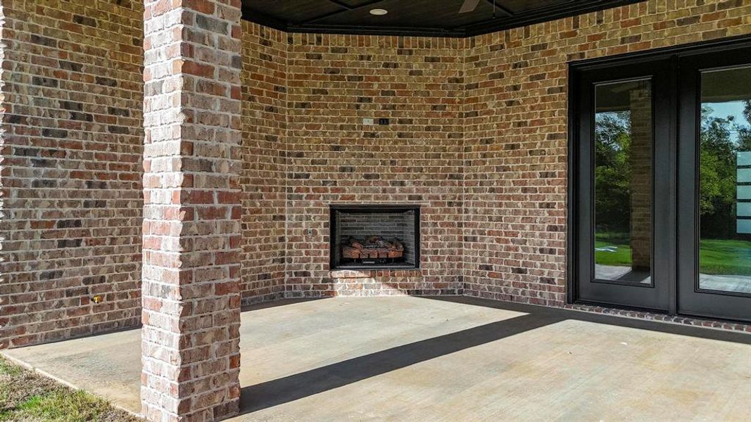 Exterior details and patio area of a home in , Tyler (Image 3).