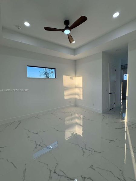 Spacious, unfurnished interior of a new home in , Cape Coral (Image 11).