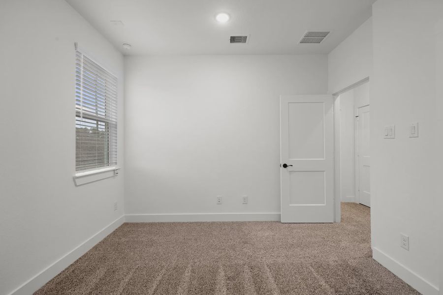 Spacious, unfurnished interior of a new home in Evergreen, Fulshear (Image 39).