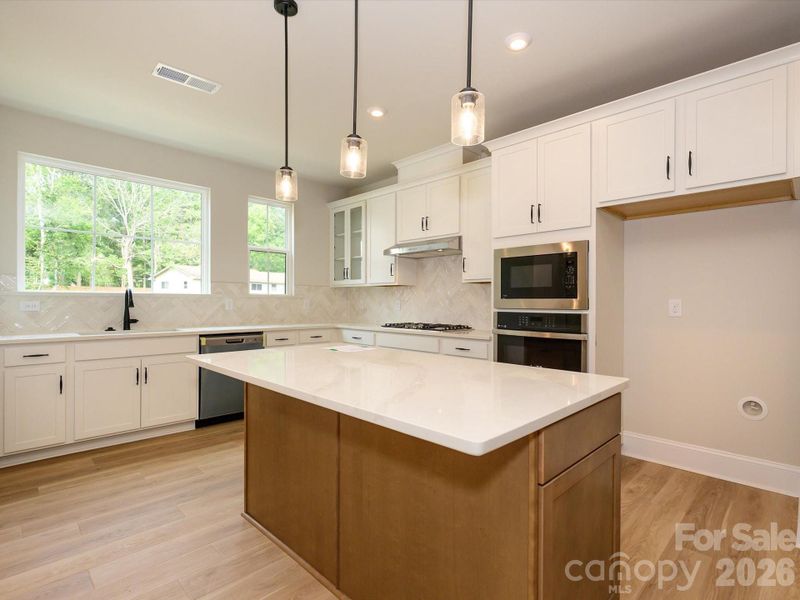 Dual Toned Gourmet Kitchen