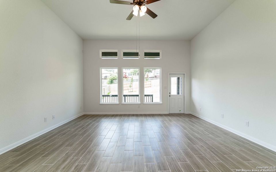 Spacious, unfurnished interior of a new home in Homestead, Schertz (Image 13).