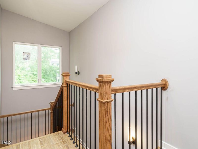 025-1280x960-landing