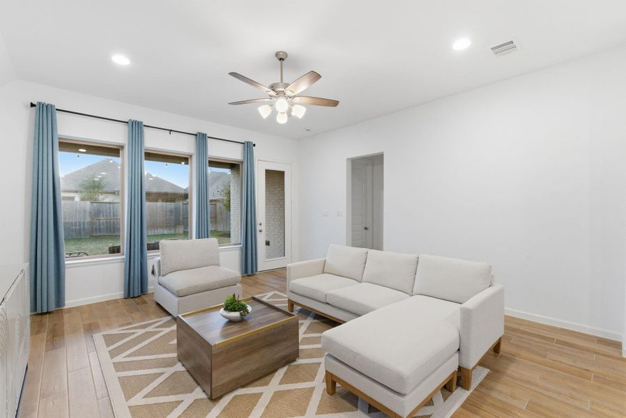 Furnished interior view inside a new home in Meridiana 40'/45', Manvel (Image 6).