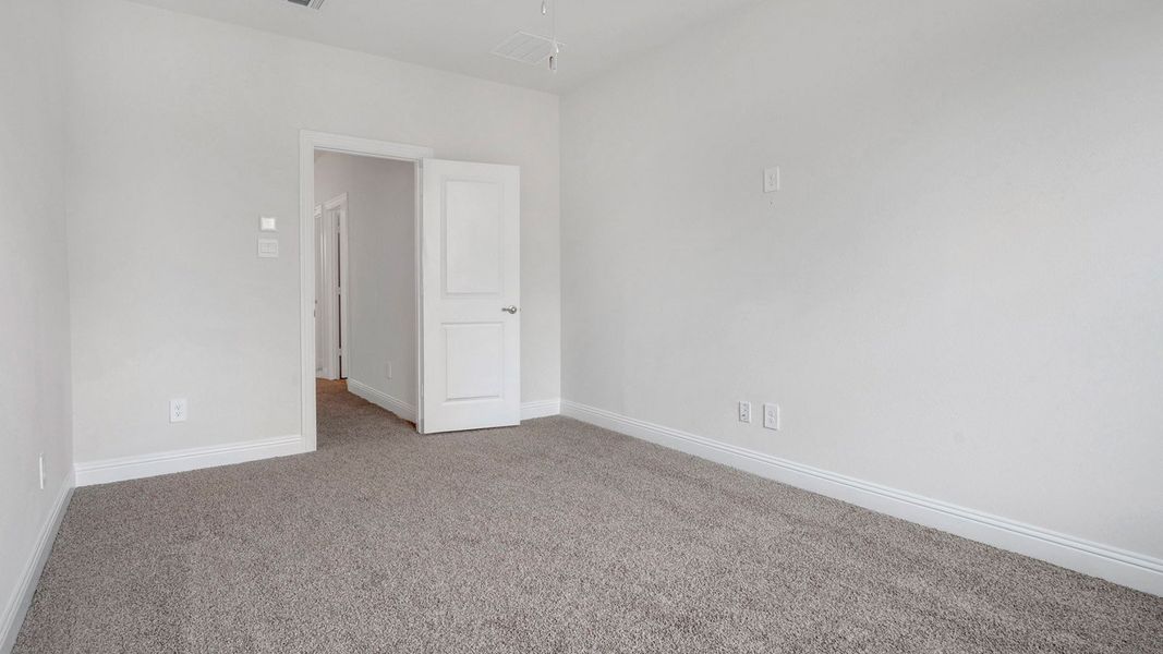 Representative unfurnished interior of a home built from the Derby by D.R. Horton in Mustang Square, Plano (Image 21).