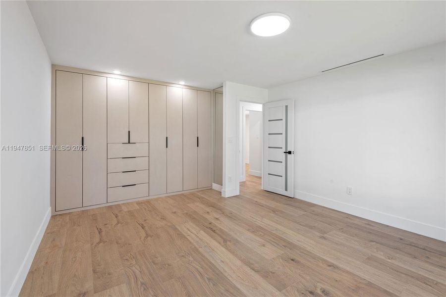 Spacious, unfurnished interior of a new home in , Palmetto Bay (Image 16).