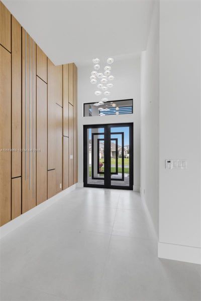 Spacious, unfurnished interior of a new home in , Cape Coral (Image 44).
