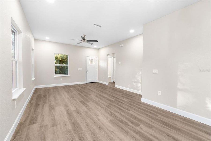 Spacious, unfurnished interior of a new home in , Gainesville (Image 8).
