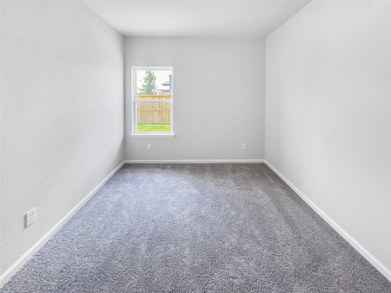 Spacious, unfurnished interior of a new home in Sierra Vista, Iowa Colony (Image 14).