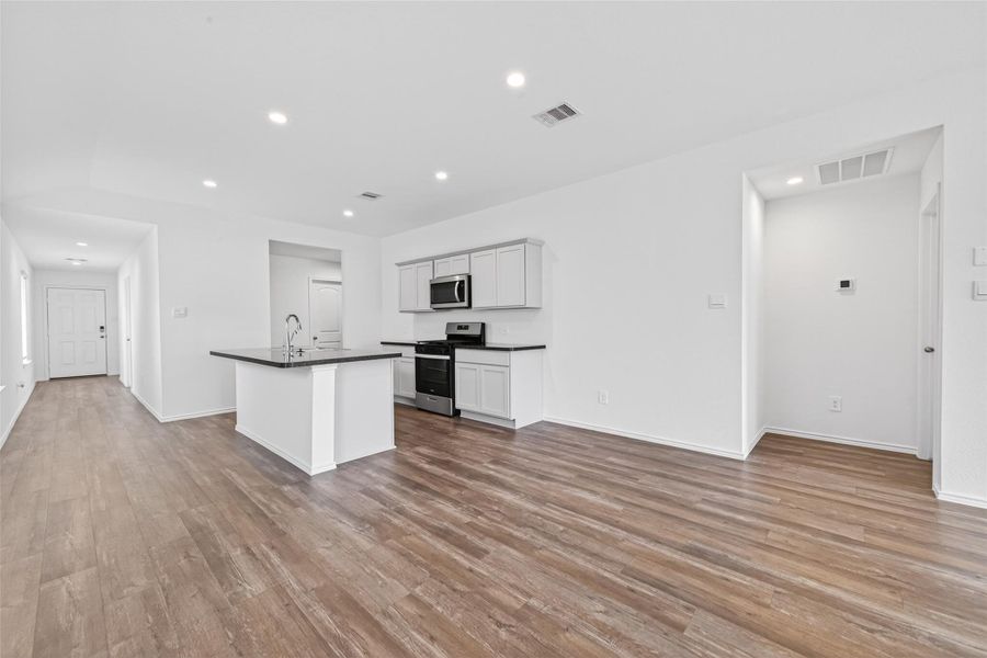 Spacious, unfurnished interior of a new home in Breckenridge Forest, Spring (Image 32).