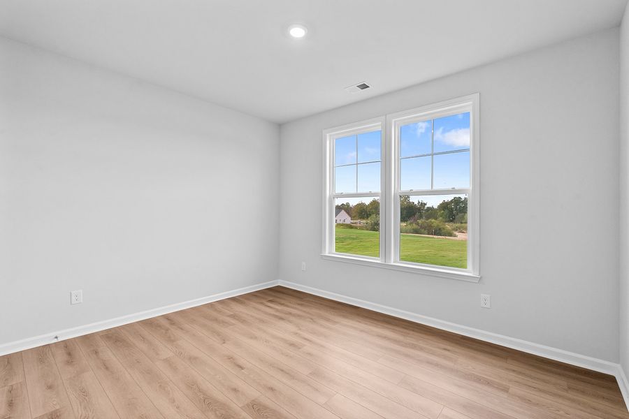 Spacious, unfurnished interior of a new home in Fieldstone, Lexington (Image 37).