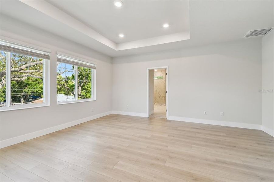 Spacious, unfurnished interior of a new home in , St. Petersburg (Image 17).