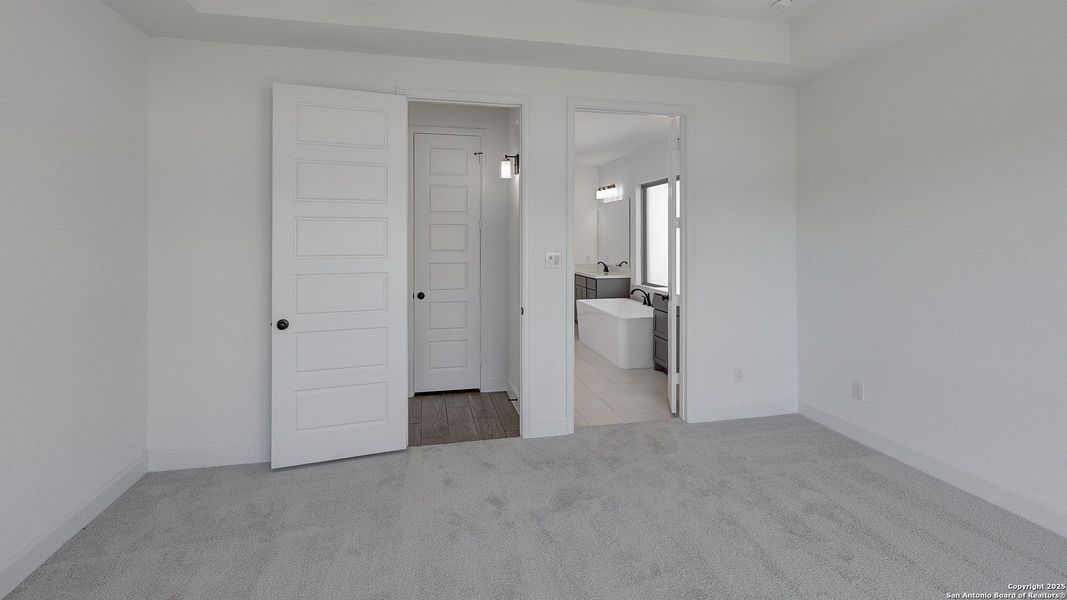 Spacious, unfurnished interior of a new home in Esperanza 50', Boerne (Image 21).