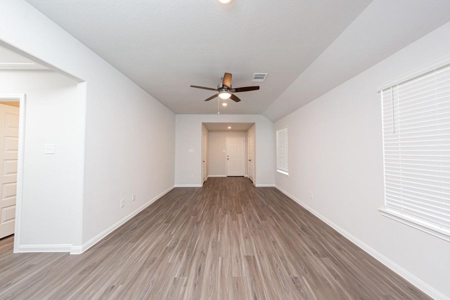 Spacious, unfurnished interior of a new home in River's Edge, Conroe (Image 14).