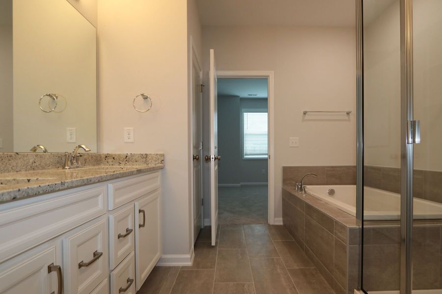 Owner's Bathroom Owner's Bathroom
