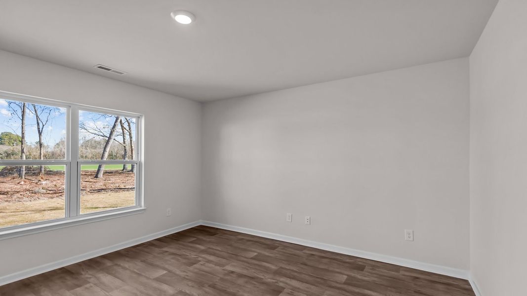 Spacious, unfurnished interior of a new home in Blair Ridge, La Grange (Image 12).