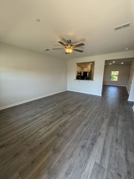 Spacious, unfurnished interior of a new home in Bradley Bend, Ashland City (Image 5).