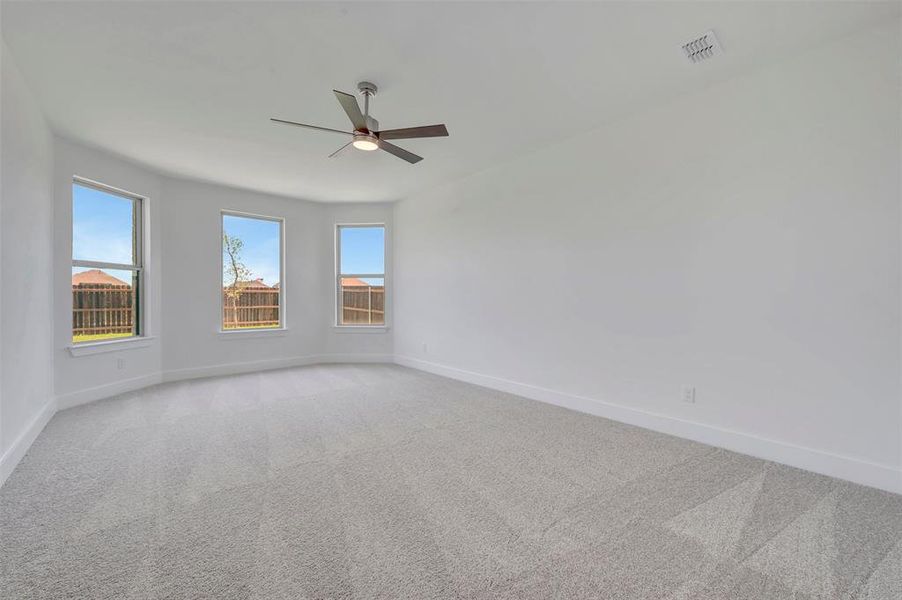 Spacious, unfurnished interior of a new home in Chaparral Park, Oak Point (Image 35).