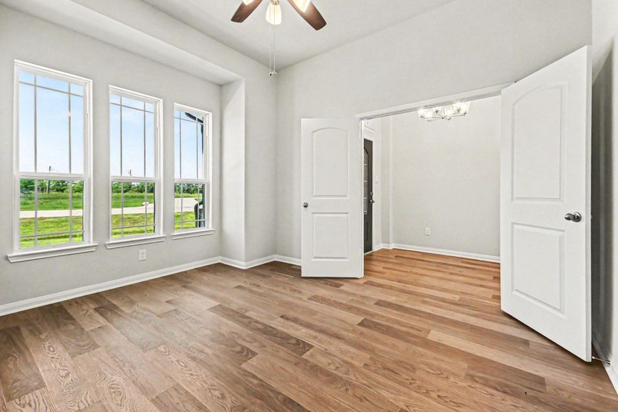 Spacious, unfurnished interior of a new home in , Bay City (Image 16).
