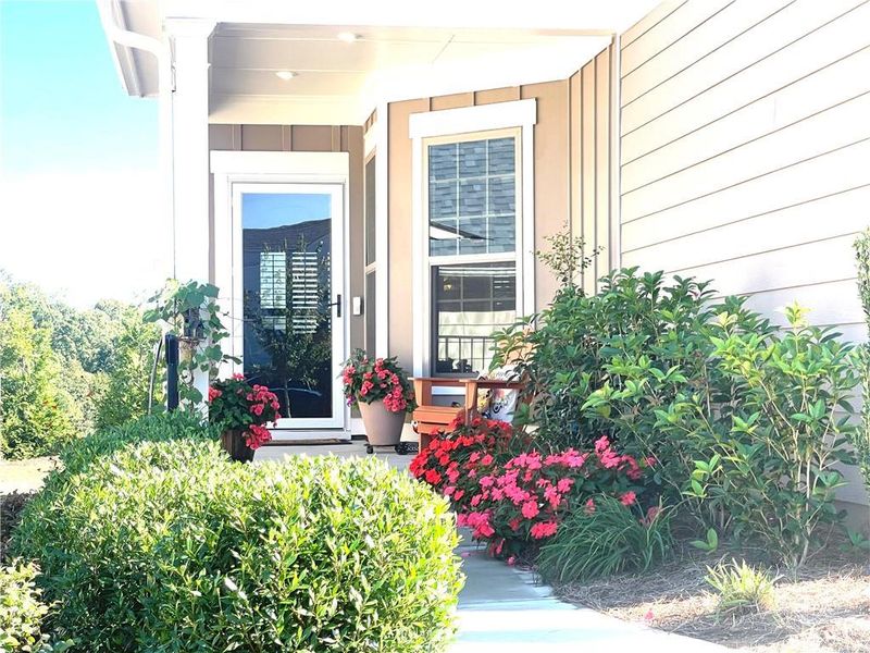 Exterior details and patio area of a home in , Hoschton (Image 2).